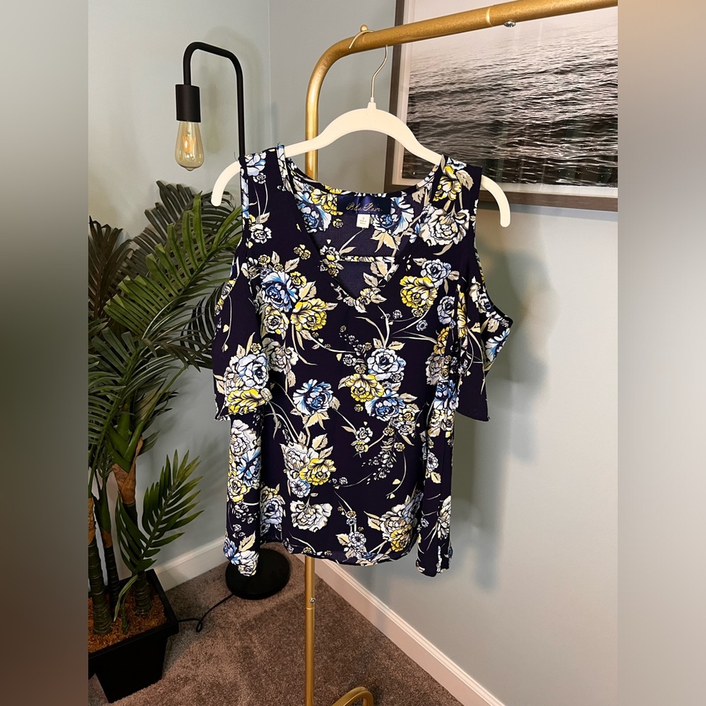 Floral flowy top with shoulder cut-out